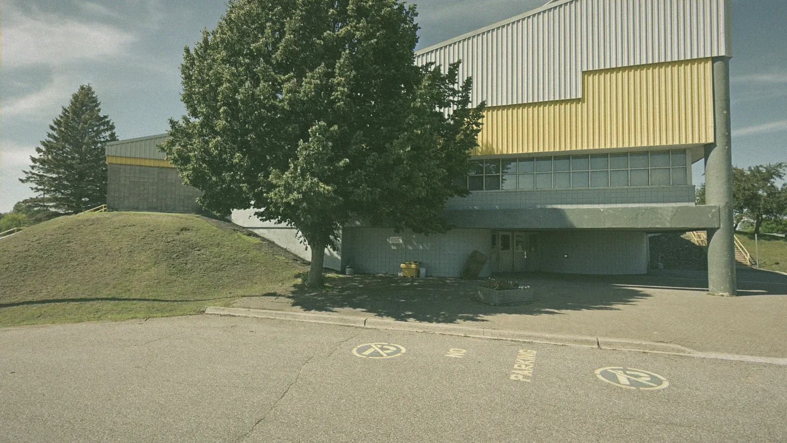 110 Indiana Avenue, Blind River, the building DriveTest uses as its Blind River travel point, seen from the street