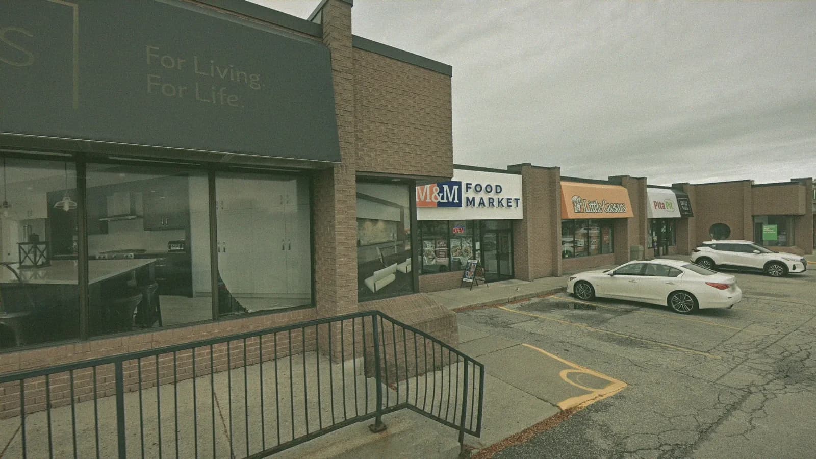 DriveTest Sarnia at 1362 Lambton Mall Rd, Suite 5, Sarnia, seen from the street