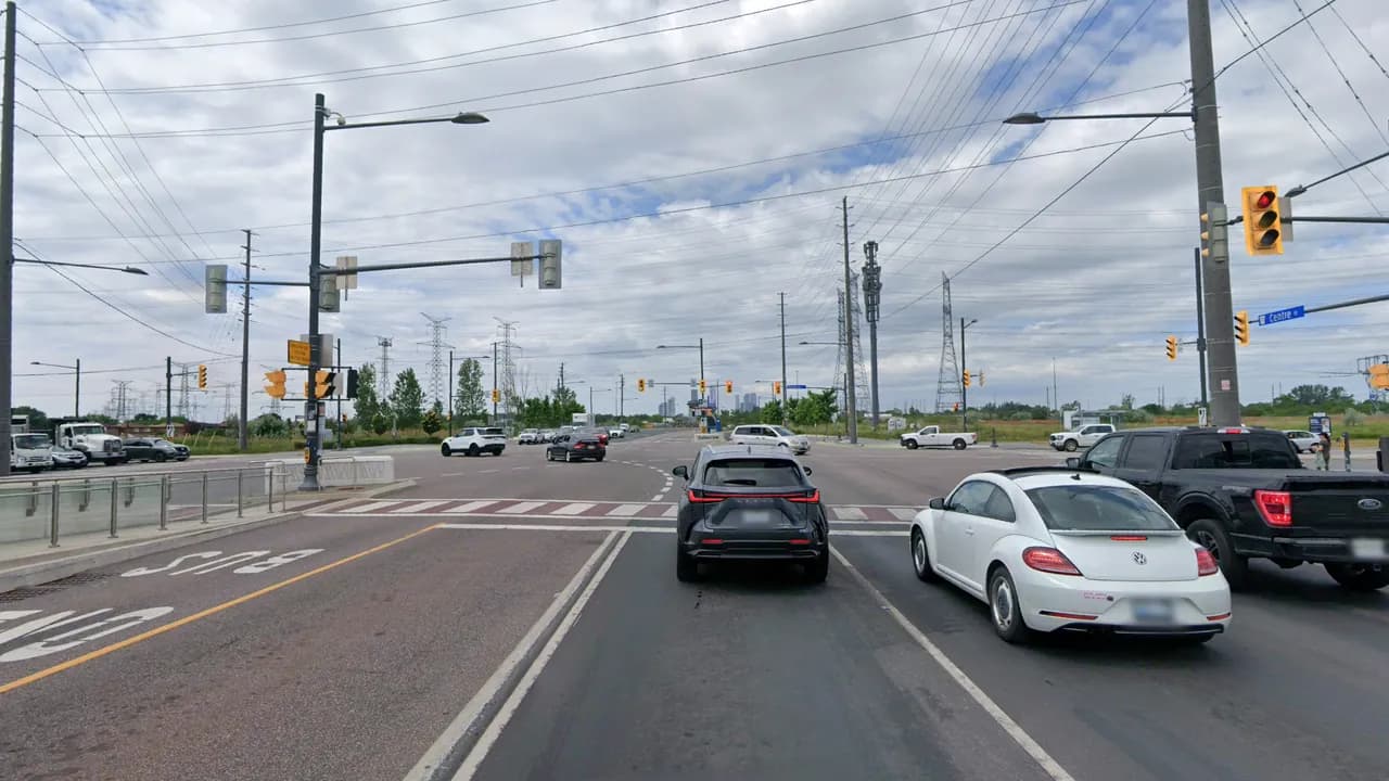 Centre Street heading west toward Dufferin Street, with the red bus-only lane on the left and cars waiting at the light