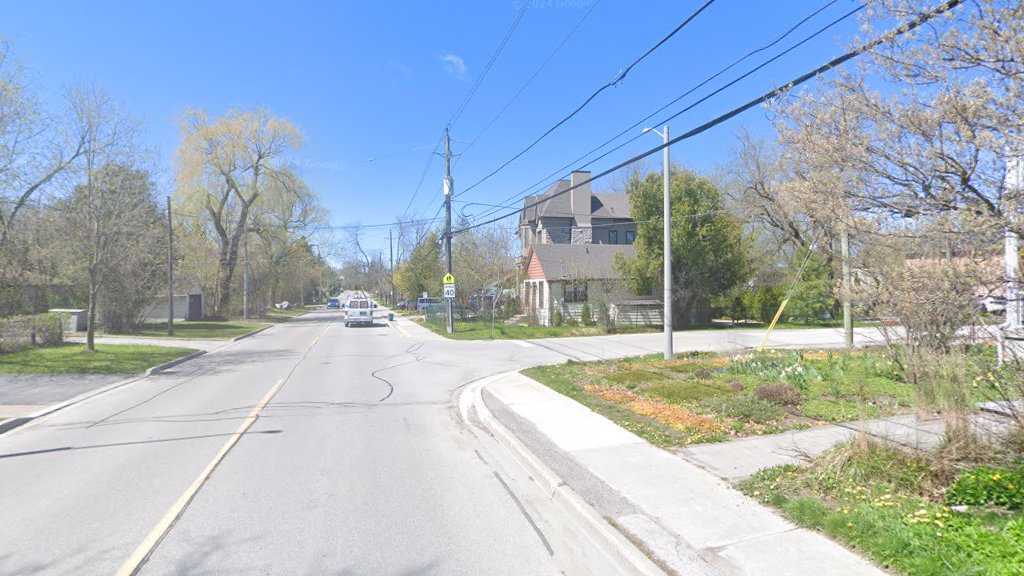 A quiet residential street in the Lake Wilcox area of Oak Ridges, where the moraine gives gentle grades for hill-start practice